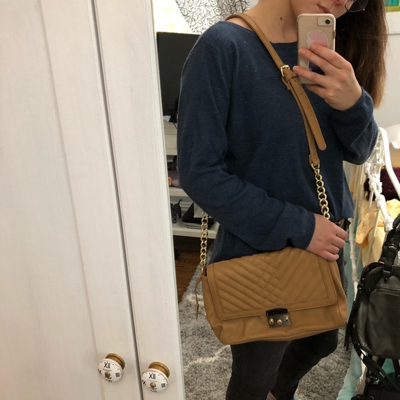 Tan cross body bag with gold chain - Picture 2 of 5